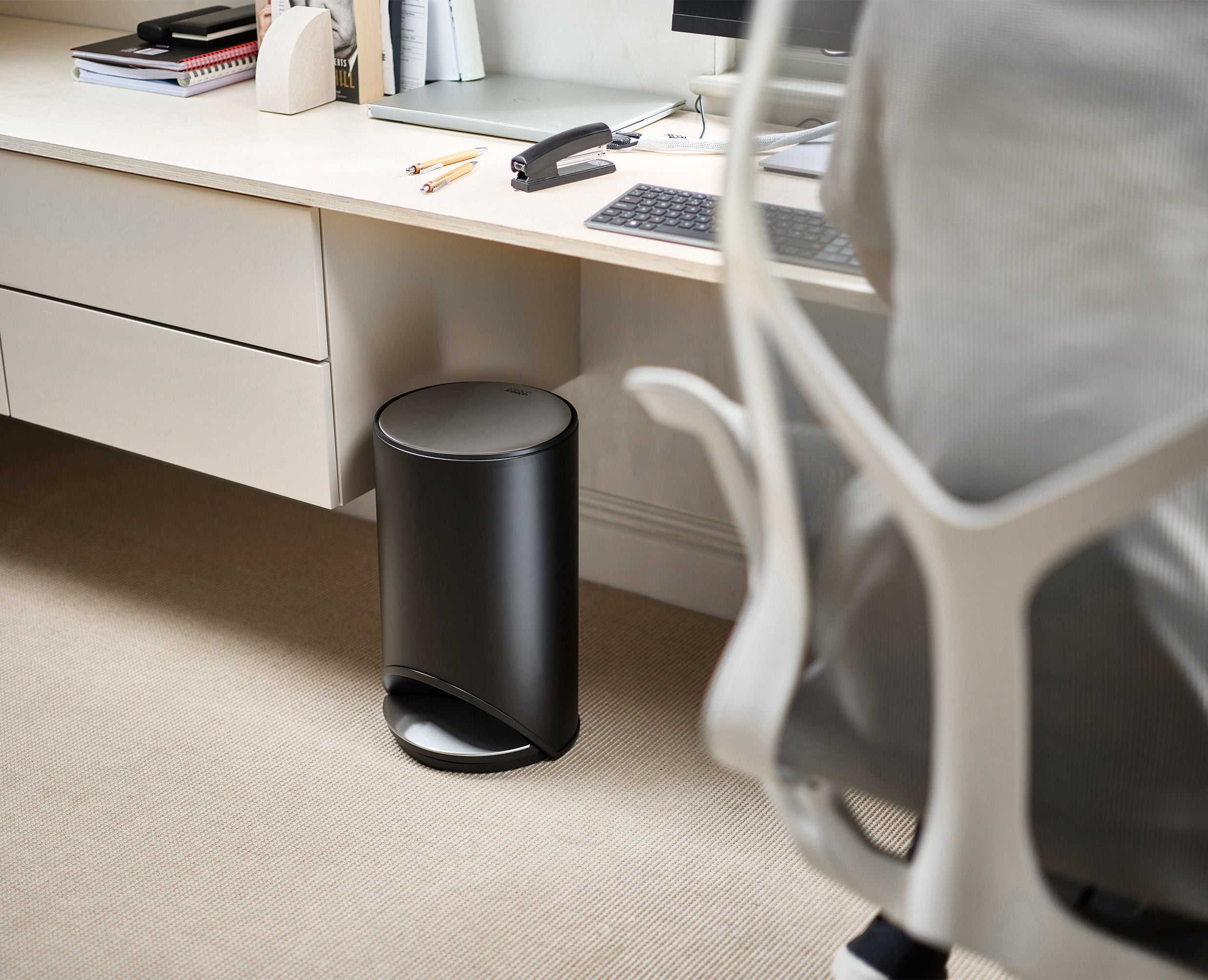 Arc™ 10L Easy-push Matt Black Pedal Bin Starter Set