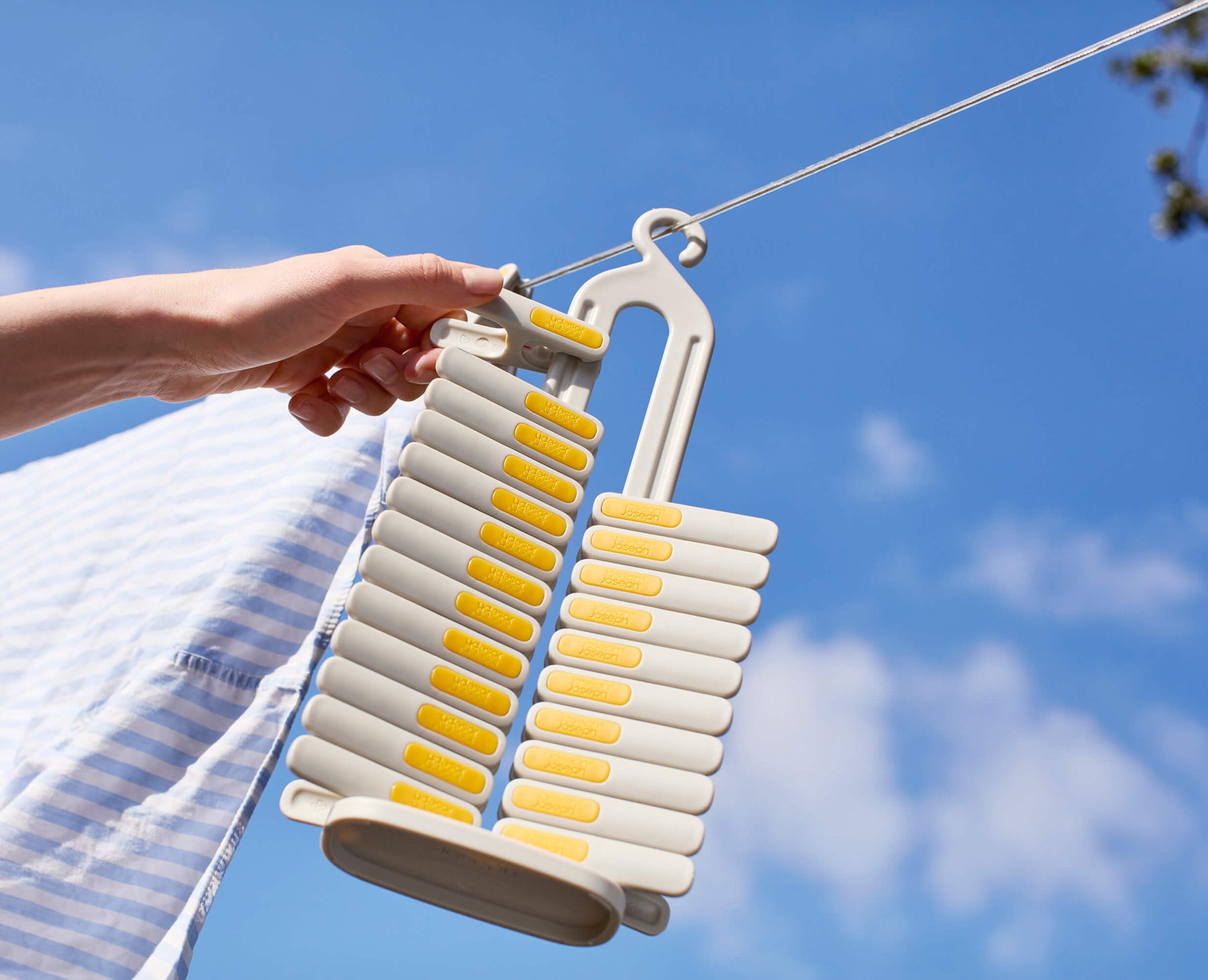 2-piece Hold-All 45L Outdoor Laundry Basket &amp; Peg Set