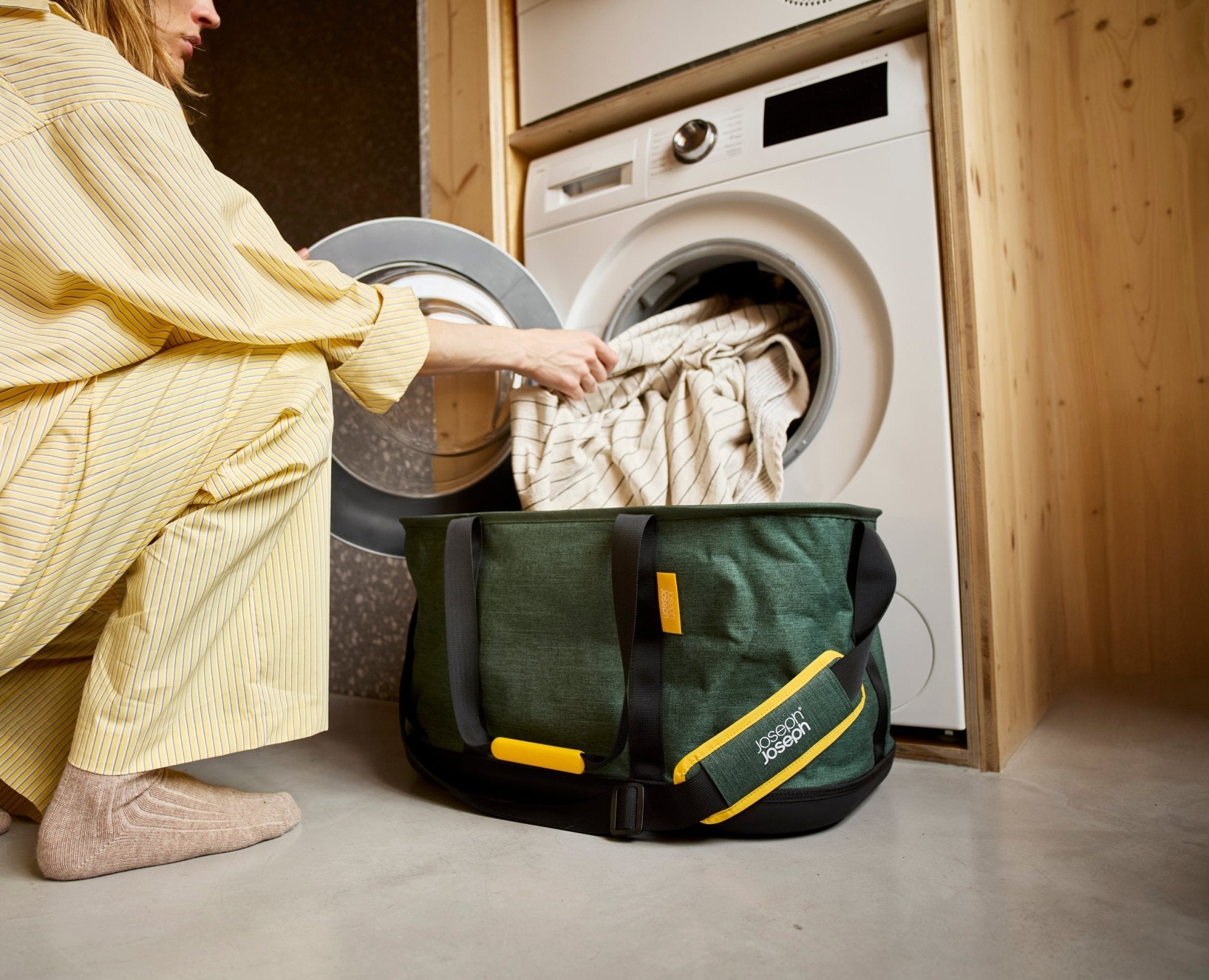 Hold-All™ Outdoor Green Collapsible 45L Laundry Basket