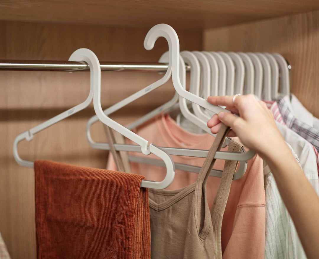 Anti-tangle Non-slip Hangers (5 pack) | Joseph Joseph UK