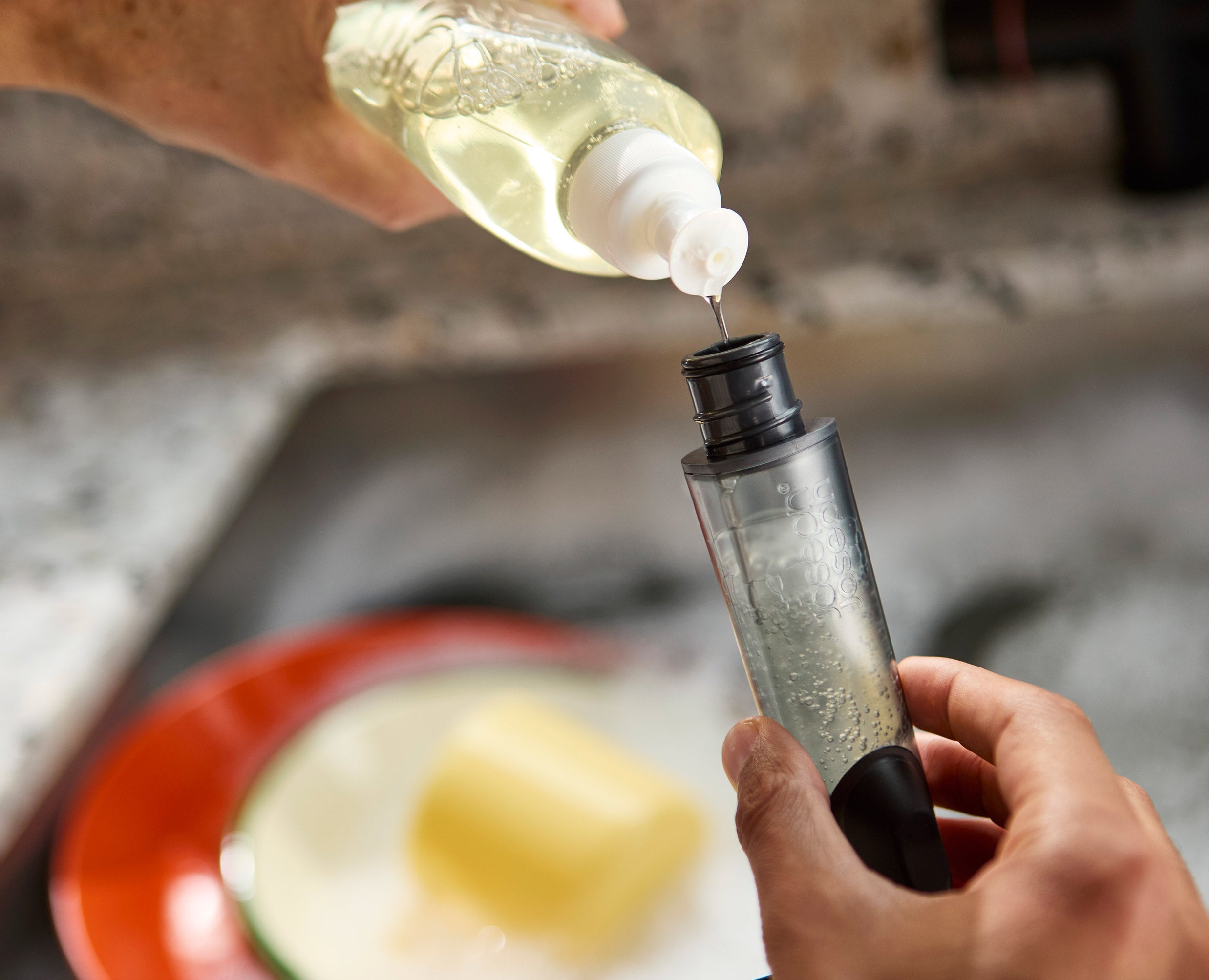 SinkTech™ Soap Dispensing Washing-Up Brush with Steel Stand &amp; Extra Heads