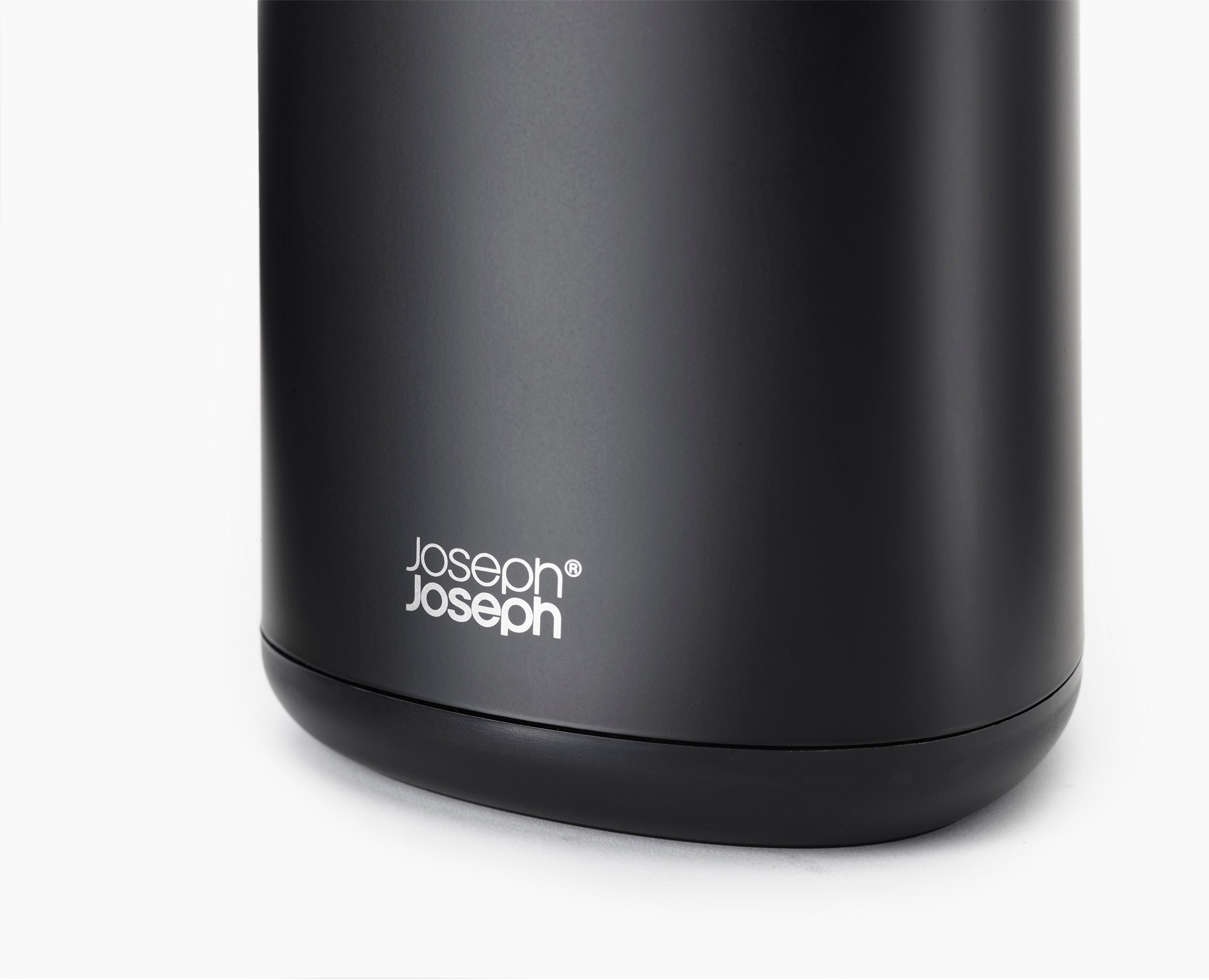 Flex™ 360 Matt Black Toilet Brush Starter Set