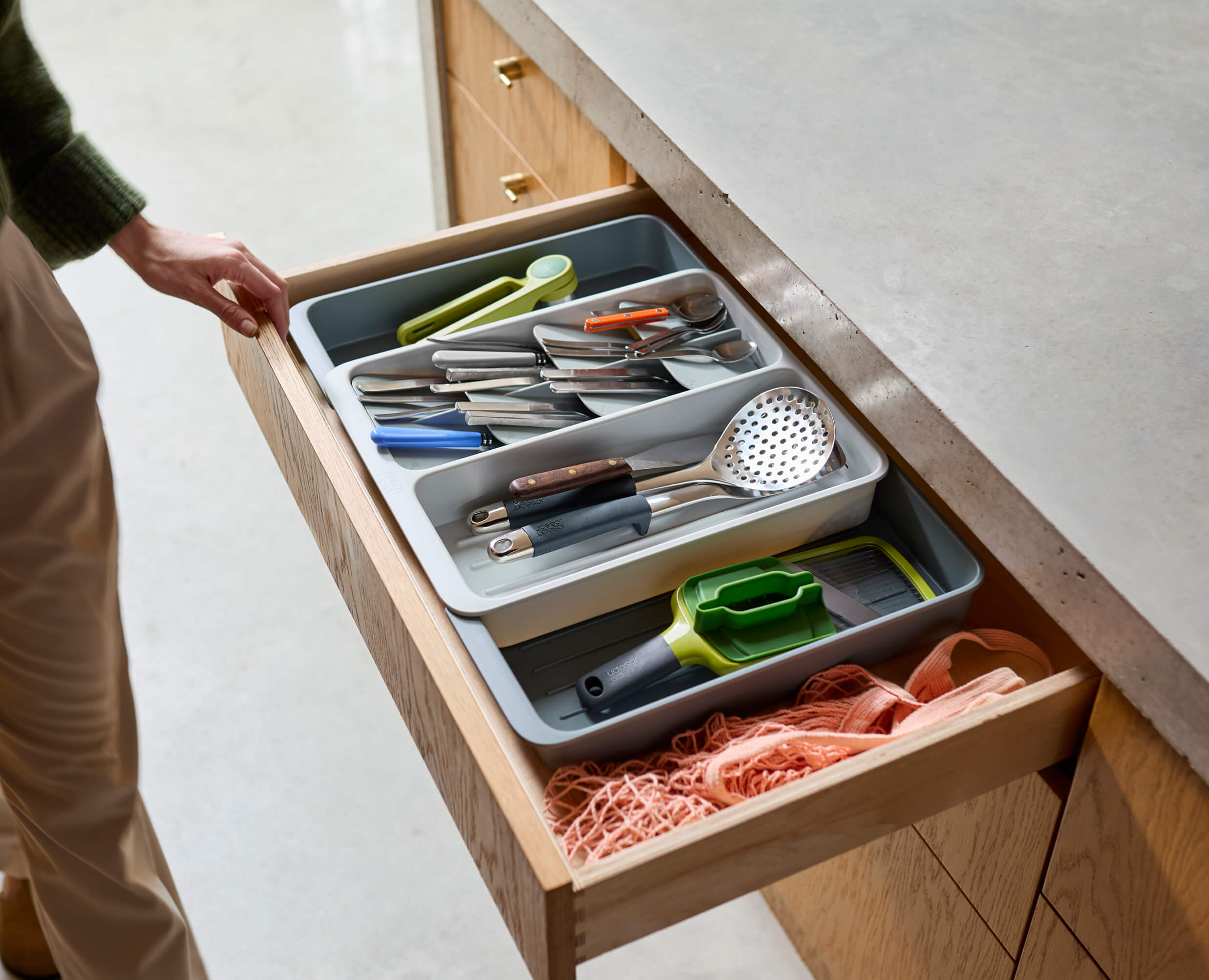 DrawerStore™ Expanding Tiered Cutlery, Utensil &amp; Gadget Organiser