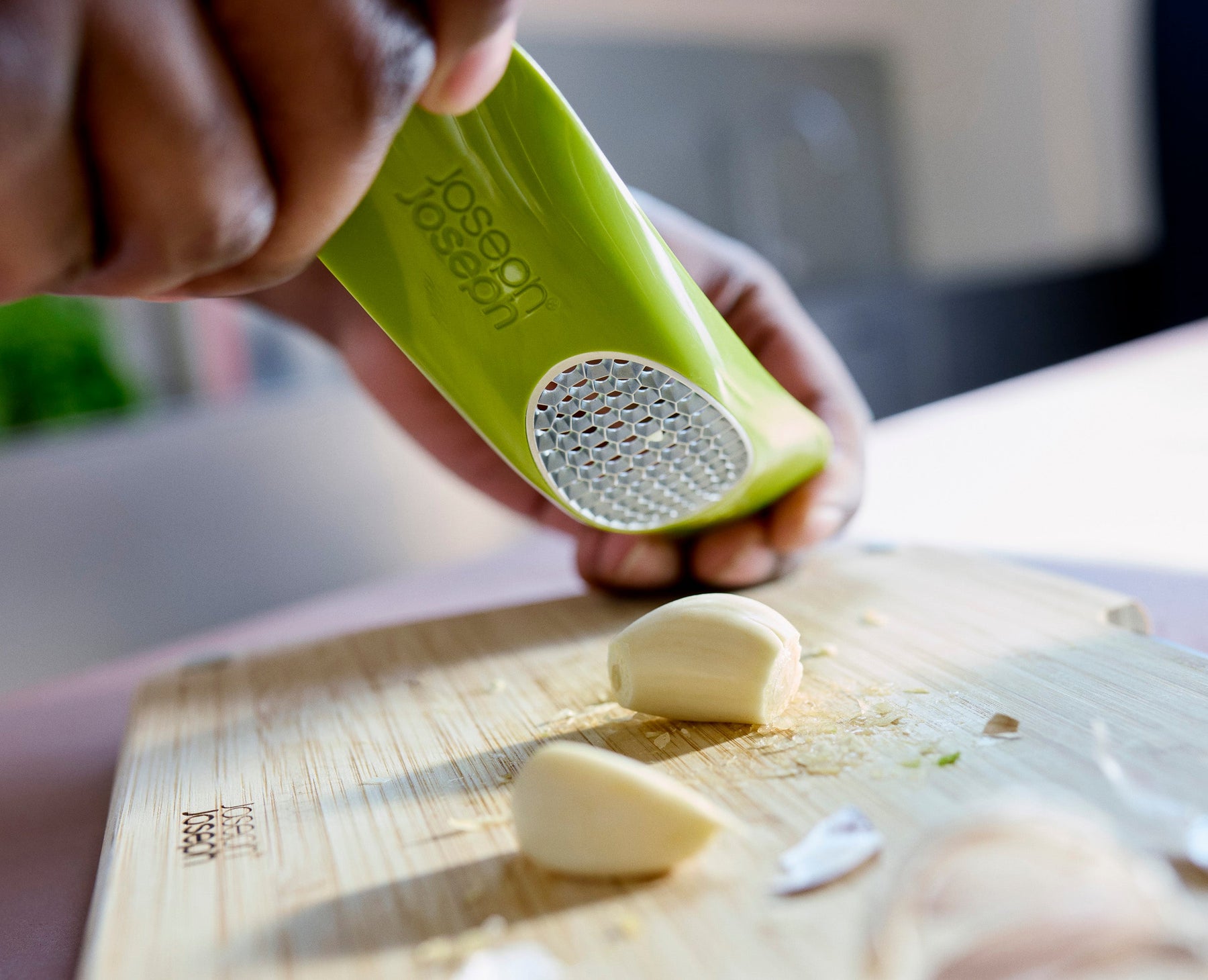 Rocker™ Green Garlic Crusher