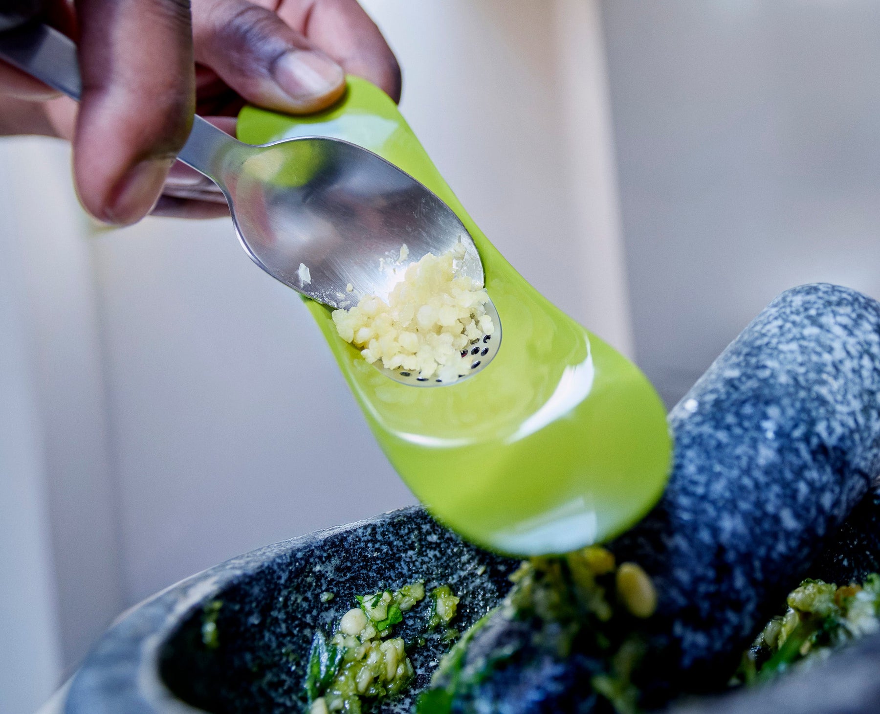 Rocker™ Green Garlic Crusher