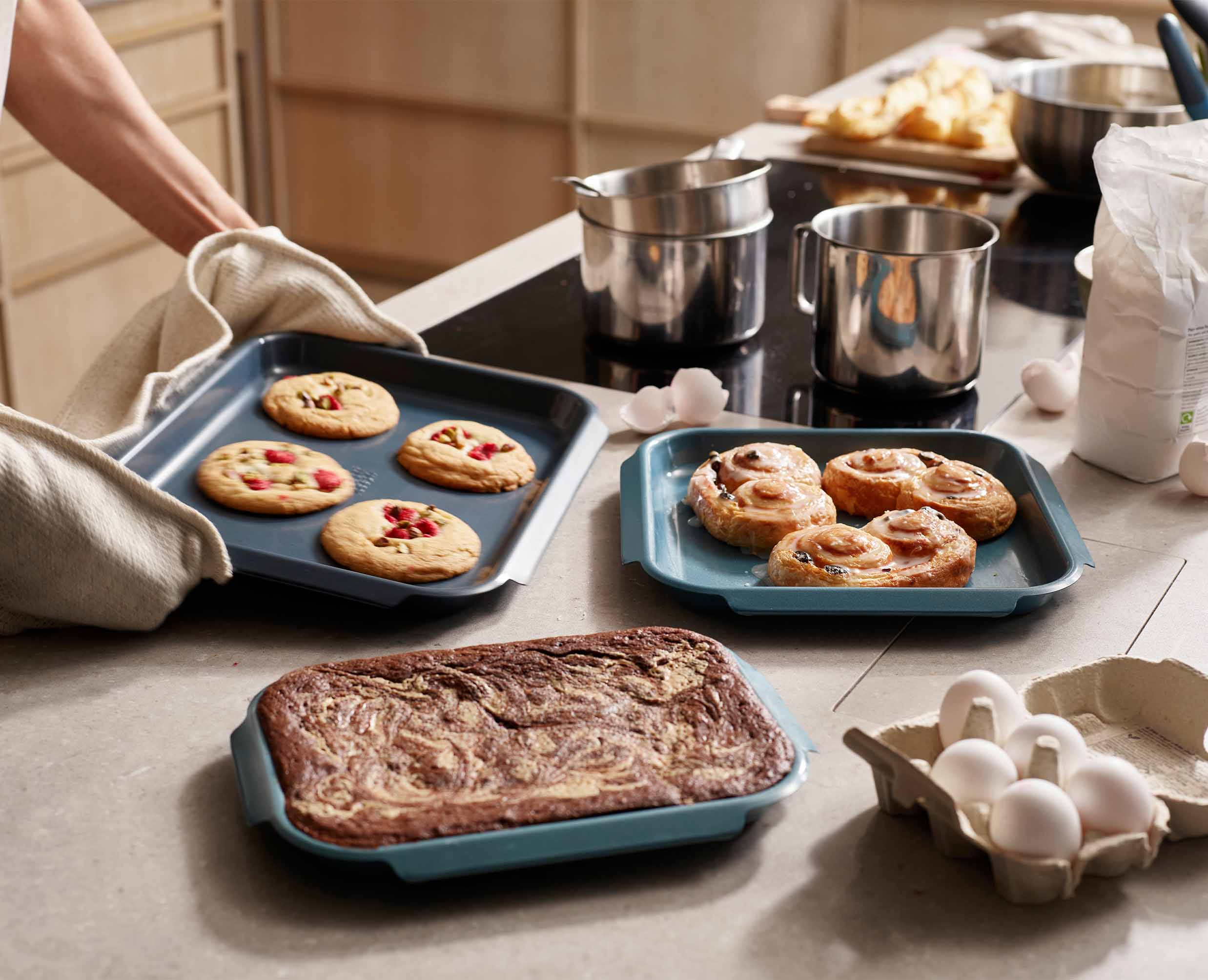 Nest™ Bake 3-piece Blue Baking Tray Set | Joseph Joseph UK