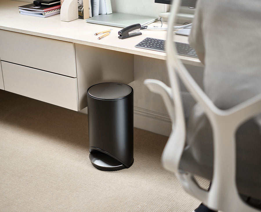 新品未使用 ELDORESO weezer Long T Mサイズ BLACK Arc™ 10L Black Easy-push Pedal Bin | Joseph Joseph UK