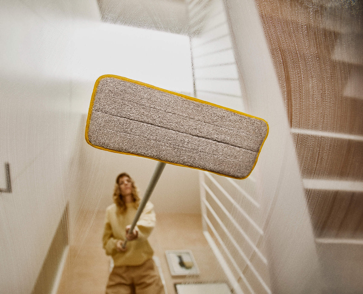 Self-Cleaning Microfibre Mop and Bucket | Joseph Joseph UK