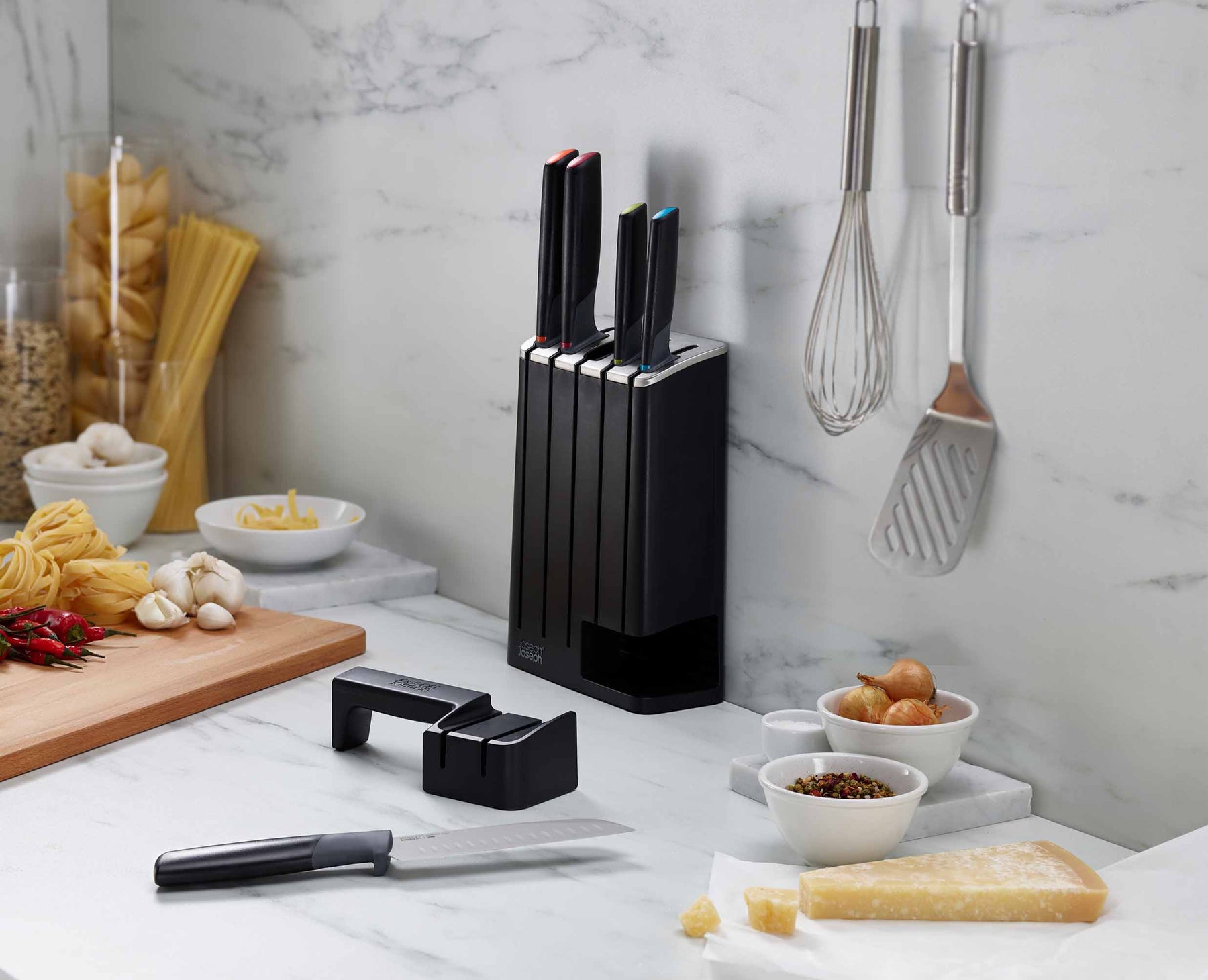 Joseph Joseph UK Black Friday - 50% off Daily Deals 6 Elevate Knives SlimBlock 5-piece Knife Set With Sharpener