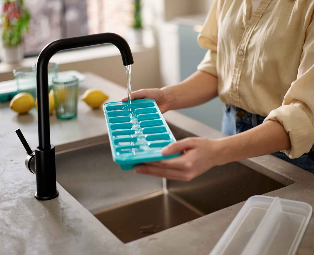Flow™ Easyfill Icecube Tray Joseph Joseph