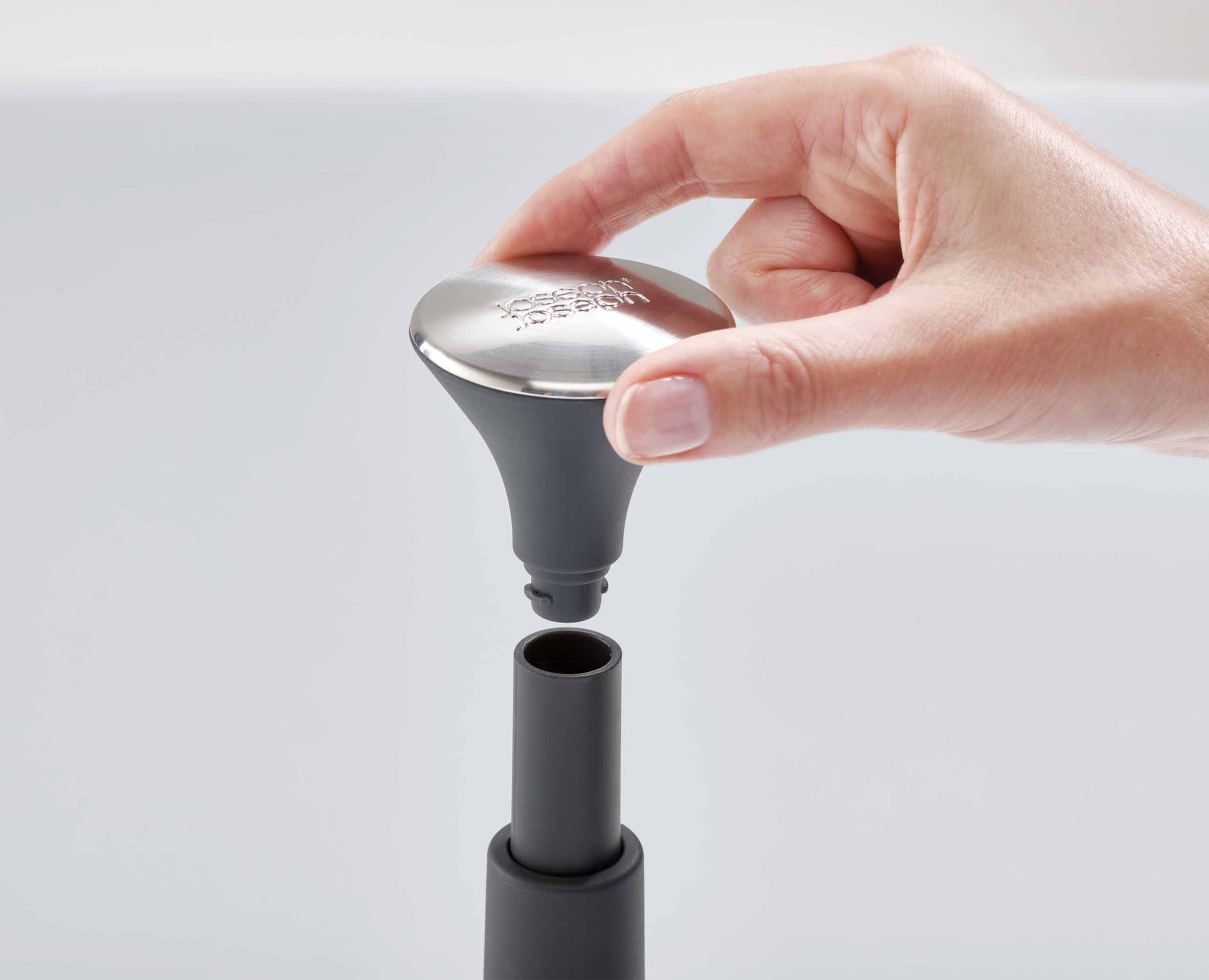 Push&Tear™ Kitchen Roll Holder Joseph Joseph