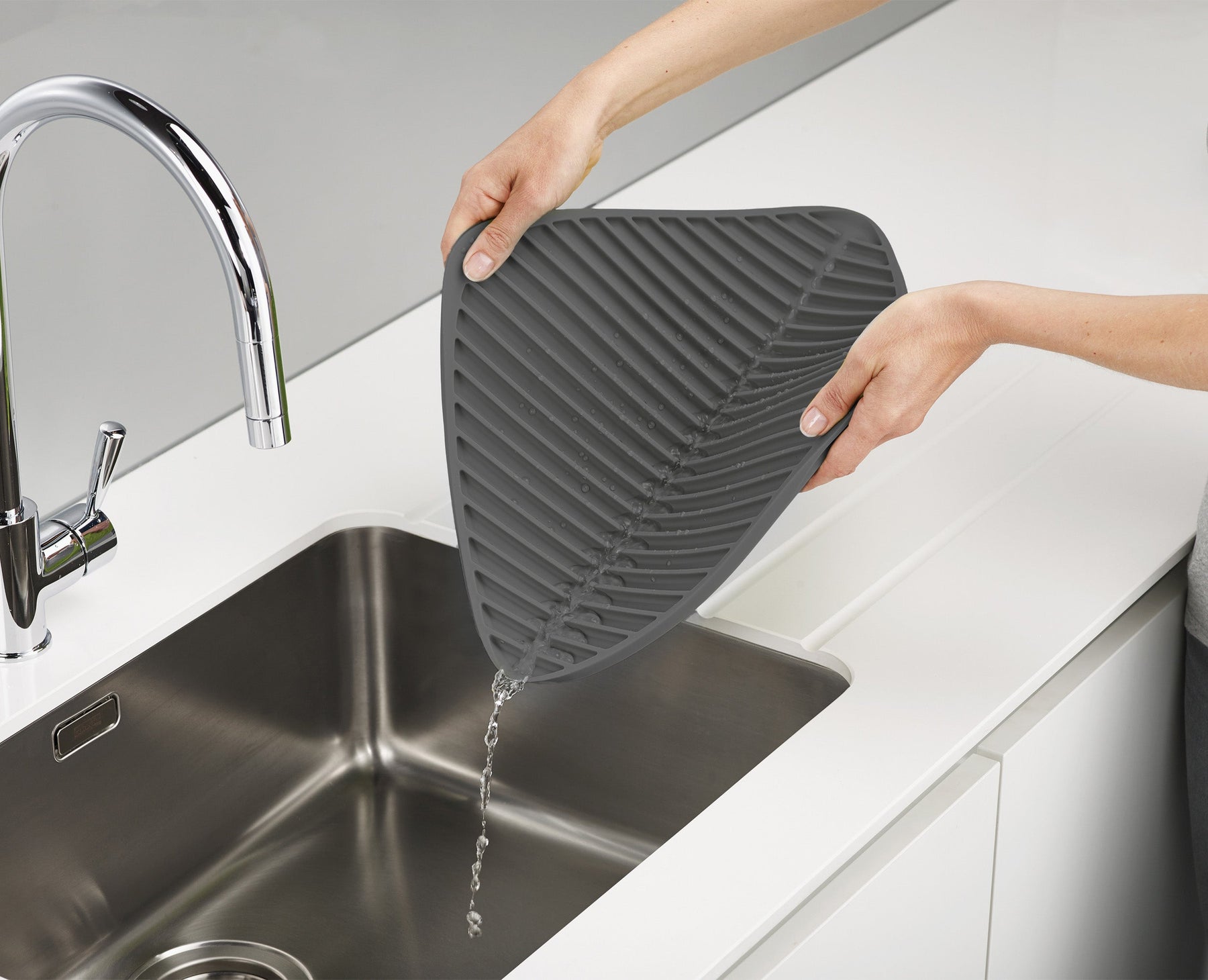 Flume™ Dish Draining Mat Grey Joseph Joseph UK